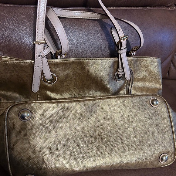 2 piece Michael Kors tote & MK business cardholder - Picture 4 of 16